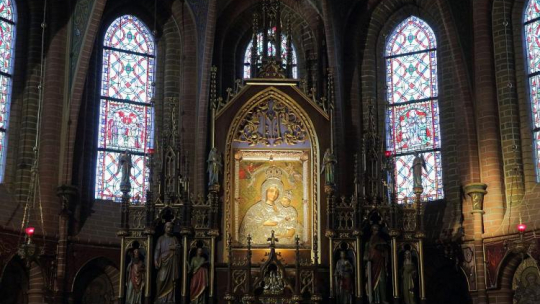 Obraz Matki Boskiej Gietrzwałdzkiej w Bazylice Narodzenia Najświętszej Maryi Panny. Fot. PAP/T. Waszczuk