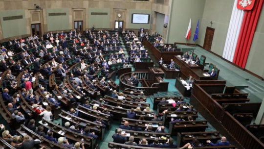 Sala obrad podczas pierwszego dnia 63. posiedzenia Sejmu, 5 bm. Fot. PAP/T. Gzell