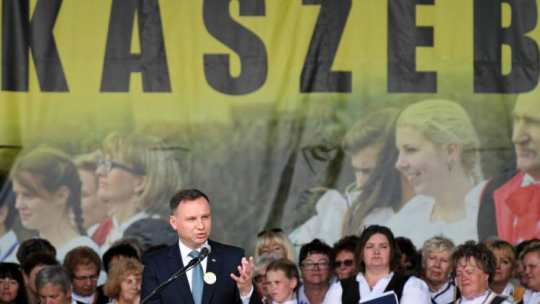 Luzino (woj. pomorskie), 07.07.2018. Prezydent Andrzej Duda podczas XX Światowego Zjazdu Kaszubów. Fot. PAP/A. Warżawa