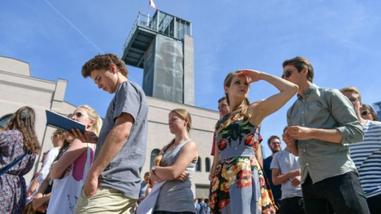 Chętni do zagrania powstańców warszawskich zgłosili się na casting do filmu. Fot. PAP/M. Obara