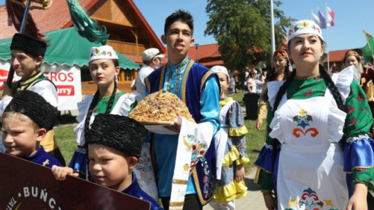 Festyn podczas obchodów tatarskiego święta Sabantuj w Kruszynianach. 04.08.2018. Fot. PAP/A. Reszko