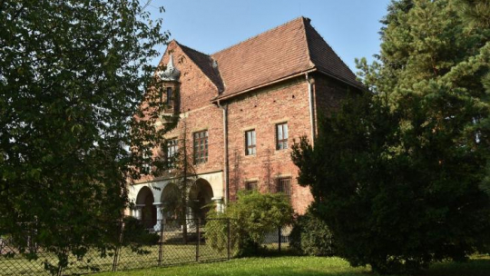 Budynek tzw. Starego Teatru, dawnego magazynu obozowego KL Auschwitz. Fot. PAP/J. Bednarczyk