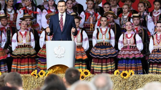 Premier Mateusz Morawiecki podczas I Ogólnopolskiego Święta „Wdzięczni Polskiej Wsi” w Wąwolnicy. Fot. PAP/W. Pacewicz