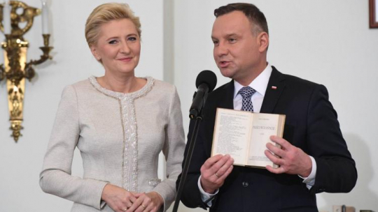 Prezydent Rzeczypospolitej Polskiej Andrzej Duda wraz z Małżonką Agatą Kornhauser-Dudą zainaugurowali akcję Narodowe Czytanie 2018. Fot. PAP/R. Pietruszka