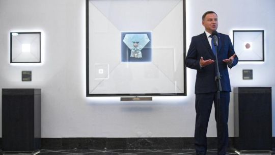 Prezydent Andrzej Duda podczas uroczystego otwarcia Sali Orderu Orła Białego w Pałacu Prezydenckim. Fot. PAP/J.Turczyk