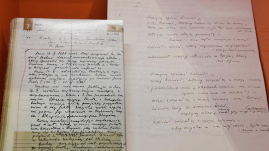 Wadowice, 17.10.2018. Osobisty kalendarz kard. Wojtyły z notatkami, który miał ze sobą w czasie konklawe, prezentowany w Muzeum Domu Rodzinnego Jana Pawła II w Wadowicach. Kalendarz do tej pory udostępniany był do celów naukowych w Archiwum Kurii Metropolitalnej w Krakowie. Fot. PAP/J. Bednarczyk