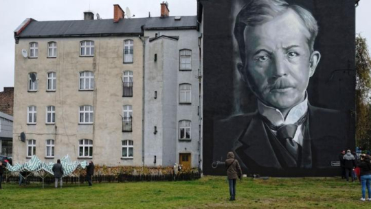  Mural upamiętniający polityka i przywódcę III Powstania Śląskiego Wojciecha Korfantego odsłonięty na kamienicy przy ulicy Reja 6 w Katowicach. PAP/A. Grygiel