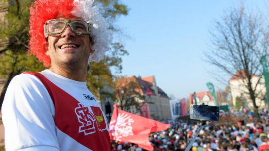 Poznań, 11.11.2018. Około 22500 osób wystartowało, 11 bm. w poznańskim Biegu Niepodległości na dystansie 10 km w ramach obchodów 100-lecia odzyskania niepodległości przez Polskę. Fot. PAP/J. Kaczmarczyk