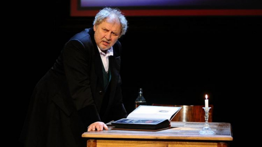 Andrzej Grabowski podczas próby medialnej spektaklu „Spowiedź chuligana. Jesienin” w reżyserii Krzysztofa Jasińskiego w Teatrze Polonia. Warszawa, 2017 r. Fot. PAP/StrefaGwiazd/M. Kmieciński