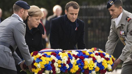 Kanclerz Niemiec Angela Merkel i prezydent Francji Emmanuel Macron podczas uroczystości w Rethondes. 10.11.2018. Fot. PAP/EPA
