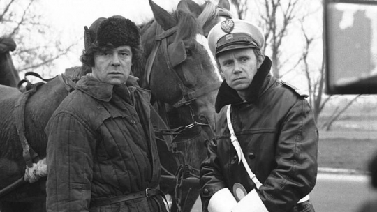 Scena z filmu "Miś" - Stanisław Tym (L) i Eugeniusz Priwieziencew. Fot. PAP/W. Rozmysłowicz