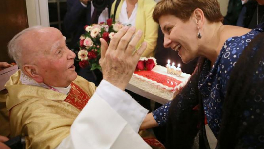 Uroczystości jubileuszu 100. urodzin o. Jerzego Tomzińskiego (L) odbyły się na Jasnej Górze w Częstochowie. Fot. PAP/W. Deska
