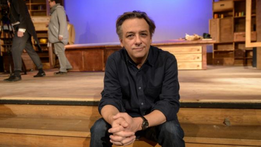 Warszawa, 16.01.2018. Próba medialna spektaklu „Krawiec Niteczka” w reżyserii Jarosława Kiliana (nz.), zrealizowanego na podstawie baśni Kornela Makuszyńskiego w Teatrze Lalka. Fot. PAP/M. Obara