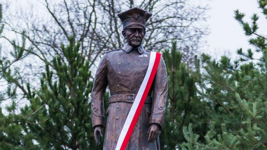 Uroczystość odsłonięcia pomnika dowódcy Powstania Wielkopolskiego gen. Józefa Dowbor-Muśnickiego w Lusowie. 29.12.2015. Fot. PAP/M. Zakrzewski