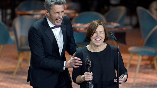 Paweł Pawlikowski i Ewa Puszczyńska z Europejską Nagrodą Filmową. Fot. PAP/EPA