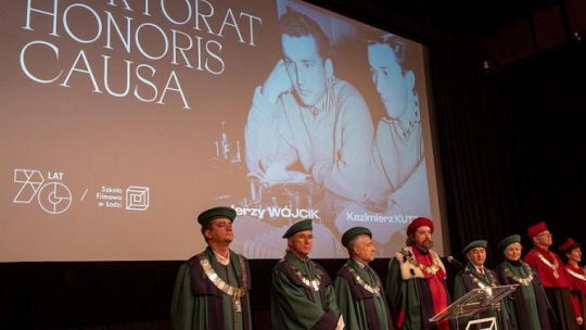 Reżyser Kazimierz Kutz i operator Jerzy Wójcik uhonorowani tytułami doktorów honoris causa Szkoły Filmowej w Łodzi. 13.12.2018. Fot. PAP/G. Michałowski