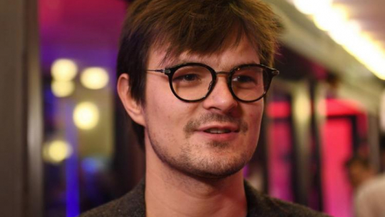 Dawid Ogrodnik nominowany za rolę w filmie „Cicha noc”, podczas uroczystości wręczenia nagrody im. Zbyszka Cybulskiego za rok 2017.  PAP/M. Kmieciński