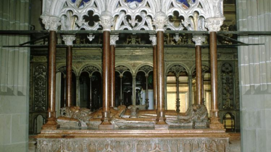 Nagrobek Kazimierza III Wielkiego w bazylice archikatedralnej na Wawelu. Kraków 1977. Fot. PAP/CAF