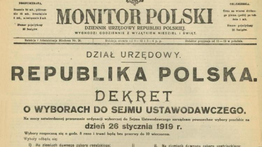 Dekret o wyborach do Sejmu Ustawodawczego. Źródło: Wikimedia Commons