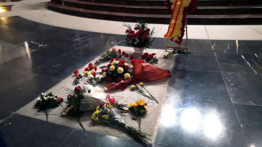 Grób gen. Francisco Franco w bazylice w Dolinie Poległych. Fot. PAP/EPA
