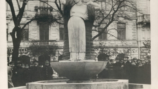 Pomnik Wdzięczności Ameryce. Źródło: Wikimedia Commons
