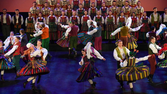 Występ Państwowego Zespołu Ludowego Pieśni i Tańca „Mazowsze” im. Tadeusza Sygietyńskiego. 2018 r. Fot. PAP/P. Nowak