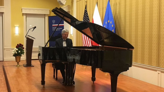 Prezentacja fortepianu w rezydencji ambasadora RP w Waszyngtonie. Źródło: Ambasada RP w USA