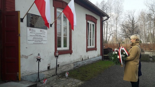 Obchody Narodowego Dnia Pamięci Polaków ratujących Żydów w Brzeszczach Borze; wiceprzewodnicząca sejmiku woj. małopolskiego Iwona Gibas. Fot. Marek Szafrański