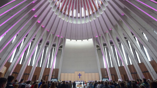 Msza święta w Świątyni Opatrzności Bożej na warszawskim Wilanowie w ramach Diecezjalnego Dnia Młodzieży. Fot. PAP/M. Obara
