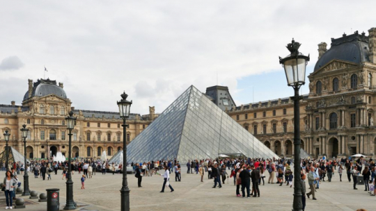 Luwr. Fot. PAP/A. Warżawa