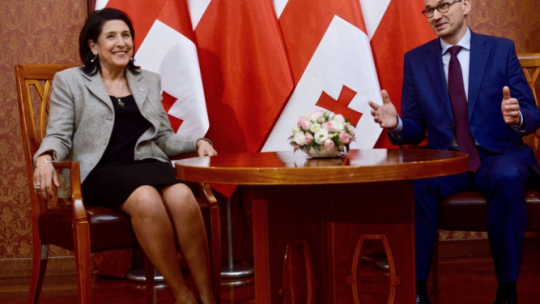 Warszawa, 08.05.2019. Premier Mateusz Morawiecki (P) i prezydent Gruzji Salome Zurabiszwili (L) podczas spotkania w KPRM, 8 bm. Prezydent Gruzji składa oficjalną wizytę w Polsce. Fot. PAP/J. Kamiński