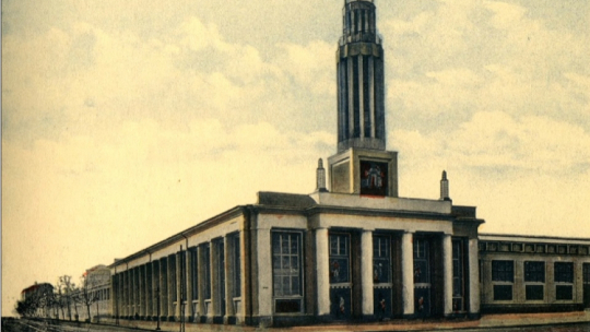 Hala Reprezentacyjna PWK. Źródło: Wikimedia Commons