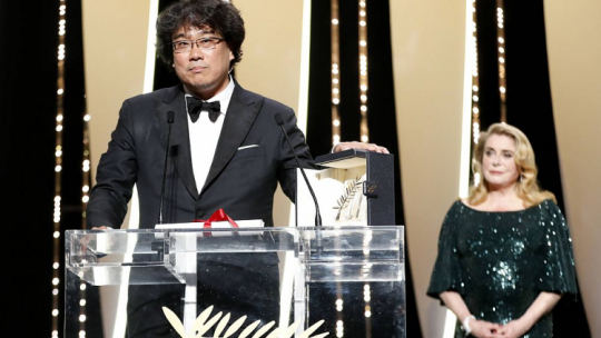 Bong Joon-Ho odebrał Złotą Palmę 72. Międzynarodowego Festiwalu Filmowego w Cannes. Fot. PAP/EPA
