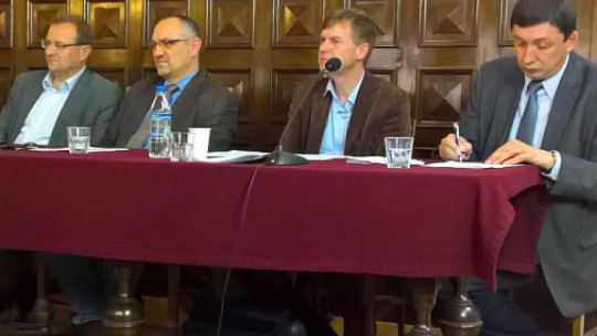 Warszawa, 24 05 2019 r. Debata „Jak pisać o dziejach współczesnych Polski (1939–1989): nauczyciele i mistrzowie, doświadczenie własne, ocena współczesnej historiografii najnowszej historii Polski, przyszłość tej historiografii” w Instytucie Historii PAN. Od lewej: dr T. Łabuszewski, prof. A. Dudek, dr hab. M. Zaremba, prof. M. Wierzbicki i prof. M. Kornat.