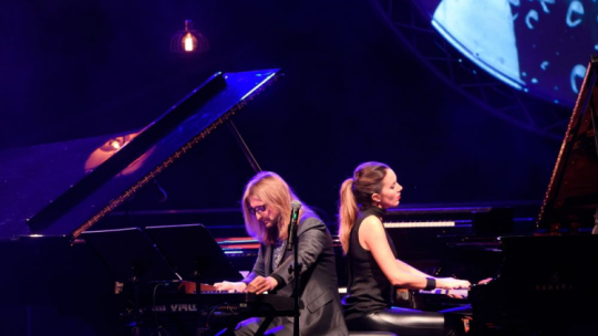 Włoska pianistka Gloria Campaner (P), Leszek Możdżer (L). Fot. PAP/J. Kaczmarczyk