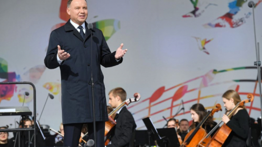 Warszawa, 05.05.2019. Prezydent Andrzej Duda przemawia na dziedzińcu Pałacu Prezydenckiego w Warszawie, w ramach akcji Narodowe Granie. Fot. PAP/P. Nowak 