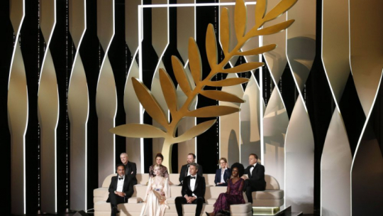 Jury 72. Międzynarodowego Festiwalu Filmowego w Cannes. Fot. PAP/EPA/S. Nogier