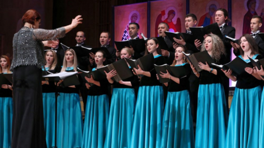 Białystok, 15.05.2019. Państwowy Chór Naddniestrzański z Tyraspola (Mołdawia) pod dyrekcją Tatiany Twerdochleb podczas koncertu inaugurującego „Arcydzieła europejskiej muzyki cerkiewnej”. Fot. PAP/A. Reszko