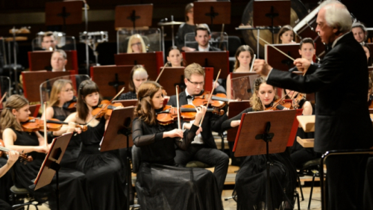 Warszawa, 12.01.2019. Koncert Noworoczny Polskiej Orkiestry Sinfonia Iuventus im. Jerzego Semkowa pod batutą maestro Antoniego Wita (P) w Studiu Koncertowym Polskiego Radia im. W. Lutosławskiego, 12 bm. w Warszawie. Fot. PAP/J. Kamiński