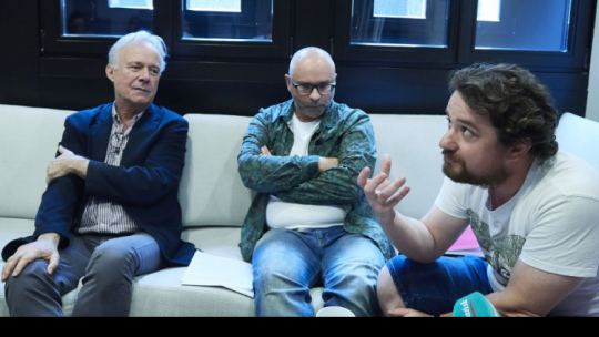 Kierownik Artystyczny SzekspirOFF Krzysztof Grabowski (P), selekcjoner w Konkursie o Złotego Yoricka Łukasz Drewniak (C) i dyrektor Artystyczny Festiwalu Szekspirowskiego w Gdańsku, dyrektor Gdańskiego Teatru Szekspirowskiego Jerzy Limon (L) podczas konferencji prasowej poświęconej 23. Festiwalowi Szekspirowskiemu oraz ogłoszeniu finalistów tegorocznego 26. Konkursu o Złotego Yoricka. Fot. PAP/A. Warżawa