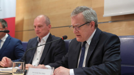 Piotr Gliński podczas debaty 'Zielone EXPO – szanse i zagrożenia. Czy łodzianie decydują?', w Urzędzie Marszałkowskim w Łodzi. Fot. PAP/R. Zawistowski