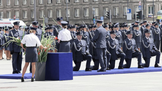 Centralne Obchody Święta Służby Więziennej w stulecie istnienia formacji - główne uroczystości na pl. Piłsudskiego w Warszawie. Fot. PAP/W. Olkuśnik