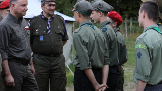 Prezydent Andrzej Duda podczas wizyty w Opartowie. Fot. PAP/A. Reszko