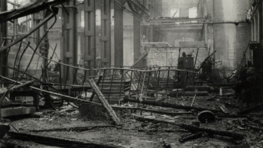 Hala po pożarze w 1949 r. Źródło: IPN