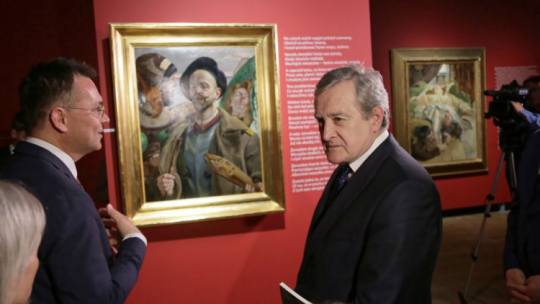 Warszawa, 17.07.2019. Wicepremier, minister kultury Piotr Gliński podczas otwarcia wystawy "Na jednej strunie: Malczewski i Słowacki" z cyklu "Skarby Muzeum Narodowego w Warszawie" w Muzeum Narodowym w Warszawie. Fot. PAP/W. Olkuśnik