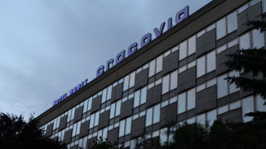 Kraków, 30.06.2011 Ostatni dzień działalnośći Hotelu Cracovia. Fot. PAP/S. Rozpędzik