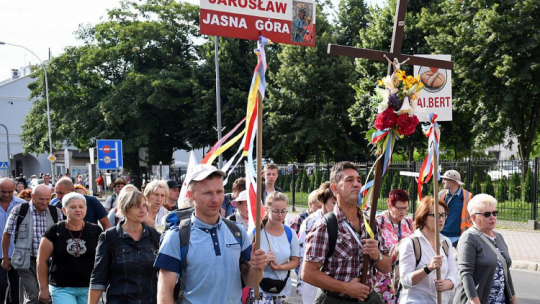 Pątnicy z grupy św. Brata Alberta wyruszają na trasę 39. Przemyskiej Archidiecezjalnej Pieszej Pielgrzymki z Jarosławia na Jasną Górę. 05.07.2019. Fot. PAP/D. Demanowicz
