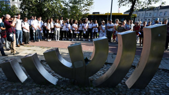 Uroczystości przy pomniku "Menora" w Kielcach. Fot. PAP/P. Polak