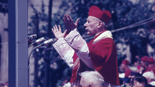 Msza święta z udziałem prymasa Polski kardynała Stefana Wyszyńskiego (C) podczas uroczystości Tysiąclecia Chrztu Polski przed katedrą pw. św. Jana Chrzciciela i św. Jana Ewangelisty. Lublin, 05.06.1966. Fot. PAP/A. Kossobudzki