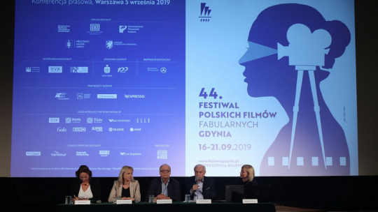 Od lewej: pełnomocnik prezydenta Gdyni ds. kultury Maja Wagner, kierownik Działu Upowszechniania Kultury Filmowej i Promocji PISF Monika Piętas-Kurek, przewodniczący Rady Programowej FPFF Wojciech Marczewski, dyrektor Festiwalu Leszek Kopeć oraz rzecznik festiwalu Magdalena Jacoń podczas konferencji prasowej gdyńskiego 44. Festiwalu Polskich Filmów Fabularnych w Kinie Kultura w Warszawie. Fot. PAP/W. Olkuśnik